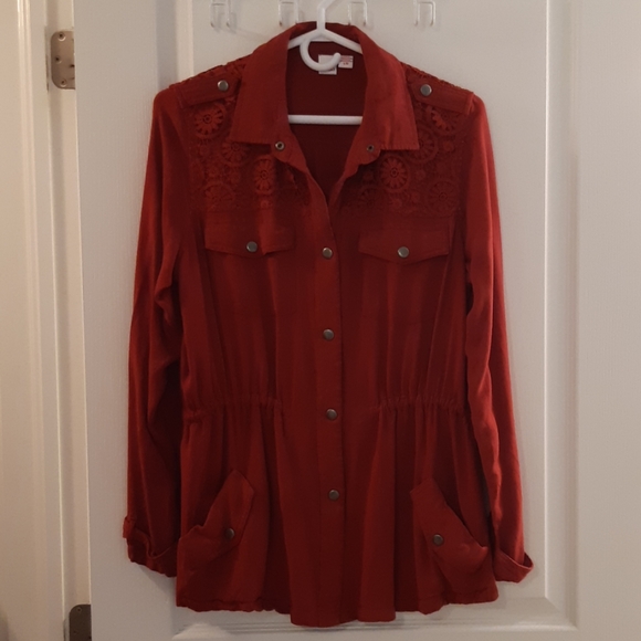 Button up long sleeve shirt. - Picture 1 of 5